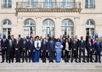 A gorgeous group photo of both the Liberian and French delegations at the Palace de ElyseeExecutive Mansion