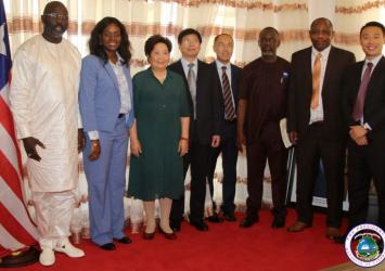 Chinese Hair Production Company Delegation  pose with President and Madam Weah as well as key cabinet MinistersEXECUTIVE MANSION