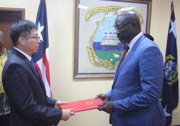 President George Manneh Weah receives Letters of Credence of new Chinese Ambassador to Liberia - Fu JijunExecutive Mansion Photo