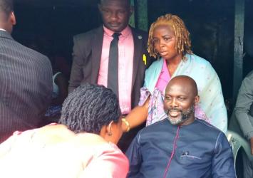 President Weah Interacts with a Resident of Gibraltar as the Executive Mansion Chief of Protocol Finda Bundo and others look on.EXECUTIVE MANSION