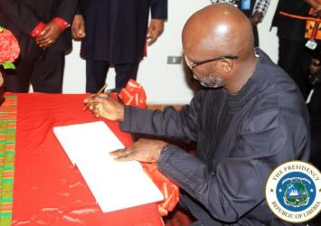 President Weah Signs the Book of Condolence for the Fallen Former UNSGEXECUTIVE MANSION