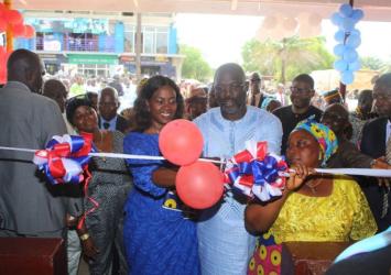 President Weah and First Lady Cut the Ribbon dedicating the market.EXECUTIVE MANSION