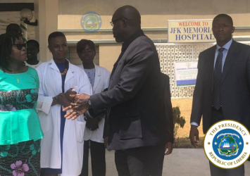 President Weah chats with Health Minister and JFK Authorities on the status of the wounded journalists. pngExecutive Mansion