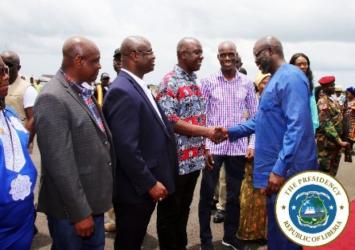 President Weah greeting Cabinet Ministers at the RIA upon his arrival from FOCAC in ChinaExecutive Mansion