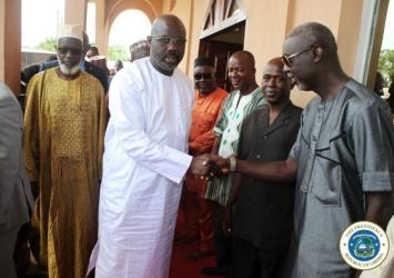 President Weah greets Moslems at the entrance of the mosque before the Thanksgiving ServiceEXECUTIVE MANSION