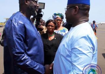 President Weah greets Sierra Leone President Julius Maada Bio at the Airport in Margibi.EXECUTIVE MANSION