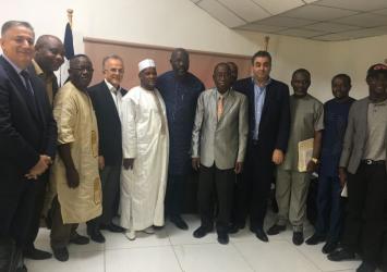 President Weah in a photo shot with the World Bank DelegationExecutive Mansion Photo