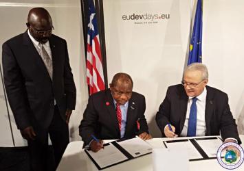 President Weah looks on as his Finance Minister signs new  Economic Partnership agreement with the EU.EXECUTIVE MANSION