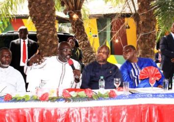 President Weah making a point at the meeting with Liberians from the DiasporaExecutive Mansion