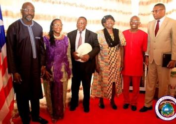 President Weah poses with the Chairman of the Committee to Probe the Global Witness Report on NOCALExecutive Mansion